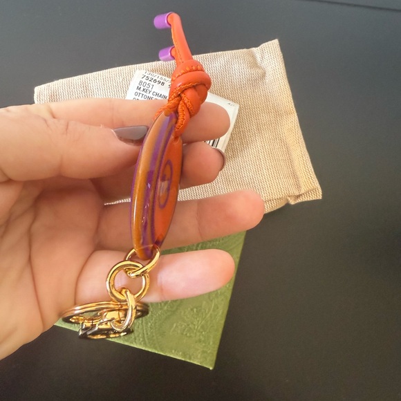 Gucci Interlocking GG Logo Oval Keychain NIB - Picture 5 of 6